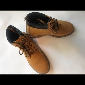 Boys Urban groove boots size 8.5